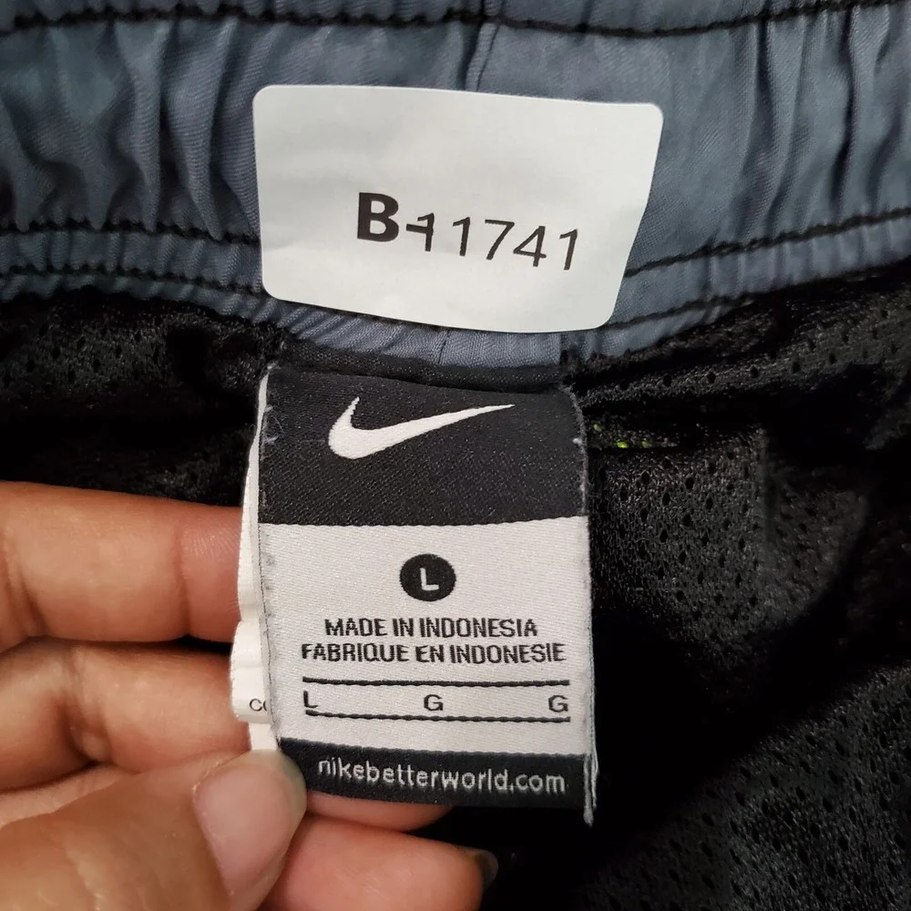 Nike Men Swimwear Large Black Trunks Logo Outdoor Beach Surf Pockets‎